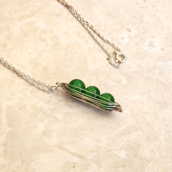 3 Peas in a Pod Friendship Necklace - Silver - Picture 4 of 5